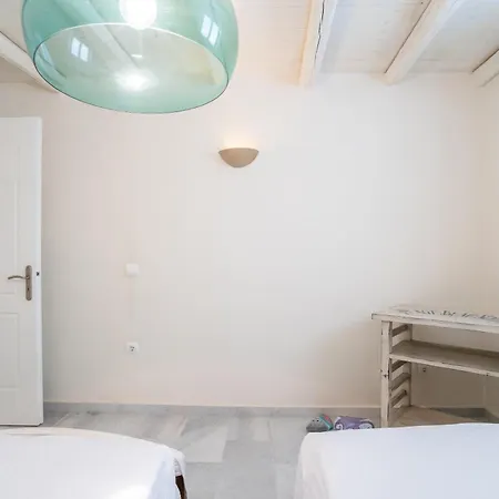 Nena's Cycladic Nyaraló *