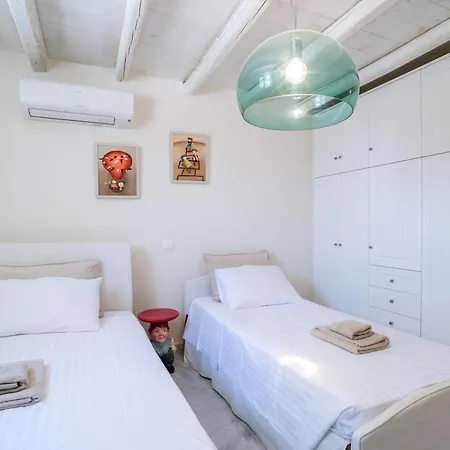 Nena's Cycladic Nyaraló