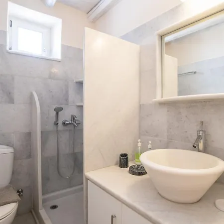 Nena's Cycladic Nyaraló